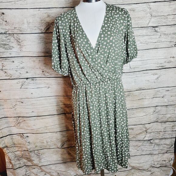 Gap Olive green floral wrap dress Size Large NWT Missing Belt - Picture 1 of 9